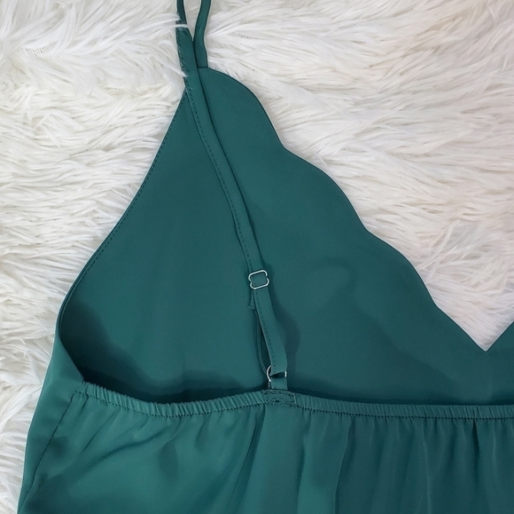 HUNTER Green Wave Detailed V Neck Cami - Picture 4 of 7